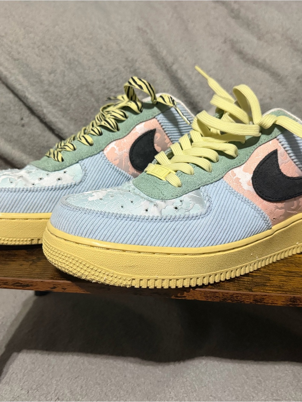 Nike Air Force 1 Low LX Year of the Tiger DQ4975-001 Corduroy Floral